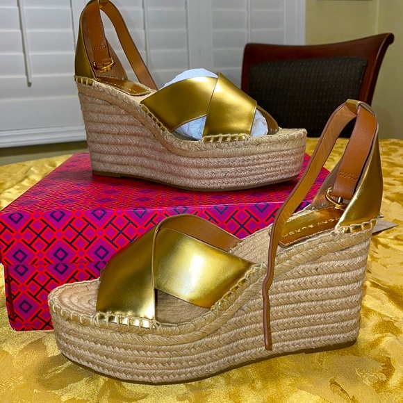 Tory Burch Gold Ambria Shelby Wedges beautiful but I need smaller size - Picture 1 of 4